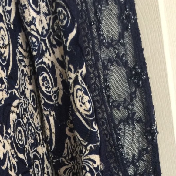 URBAN MANGOZ WIDE NECK BLOUSE SZ S SMALL NAVY LACE - Picture 3 of 5